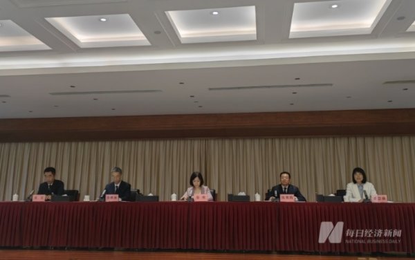 新手配资 充电设施已覆盖全国98%的高速公路服务区 国家能源局回应每经：正制订大功率充电设施建设改造政策文件